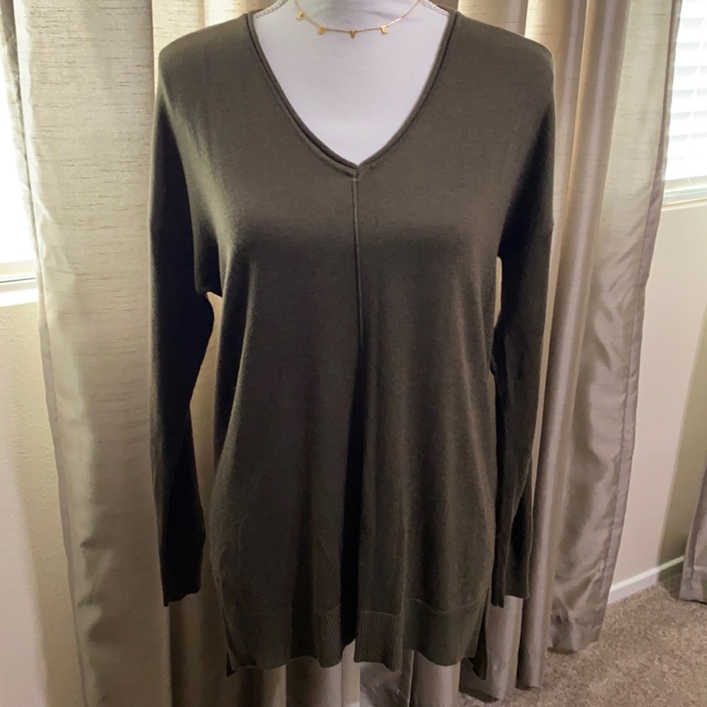 🌹 Grace & Lace Must-Have Layering Sweater. NWOT.